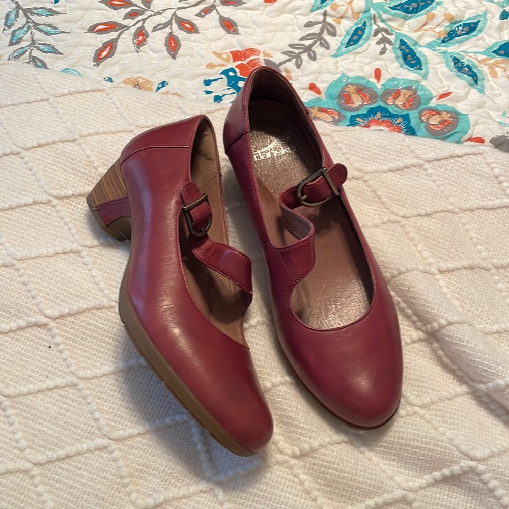 Dansko EUC maroon size 40 MaryJanes